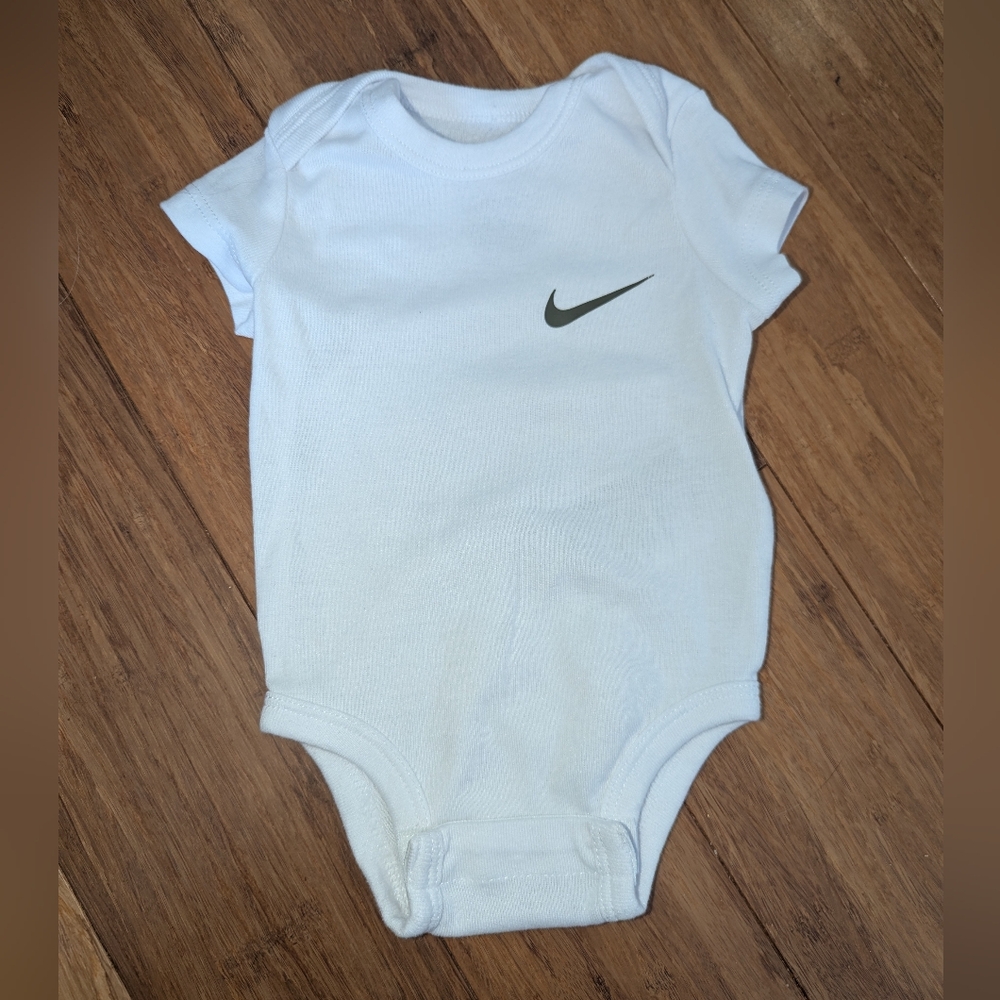 Nike White Infant gender neutral short sleeve Bodysuit with Gray Swoosh